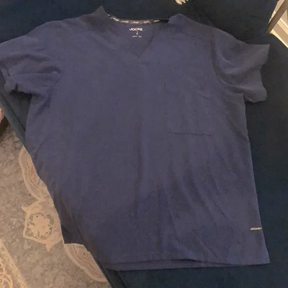 Scrub top, jockey, size medium. - Picture 1 of 2